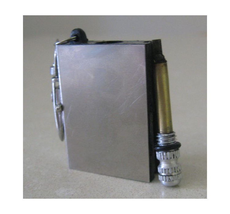 2 в 1 - огниво + спичка вечная (бензиновая) Фляга (50х28х10 мм) - 12 2 в 1 - огниво + спичка вечная (бензиновая) Фляга (50х28х10 мм) - 12